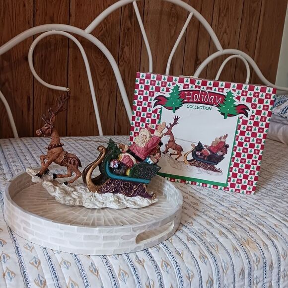 Holiday Santa And His Sleigh With Rainder - Picture 2 of 12